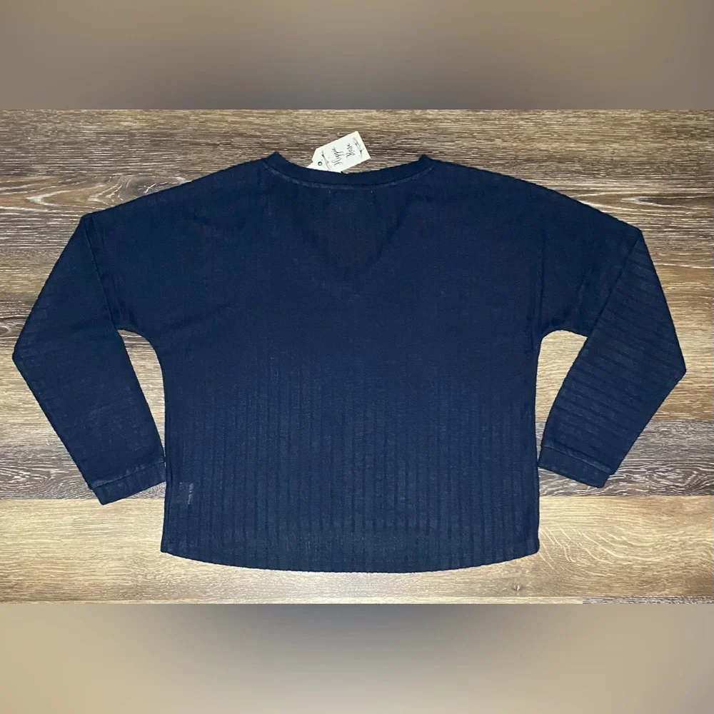 NWT HIPPIE ROSE LIGHTWEIGHT HIGH LOW V-NECK TOP SIZE LARGE IN BLUE - Picture 2 of 4